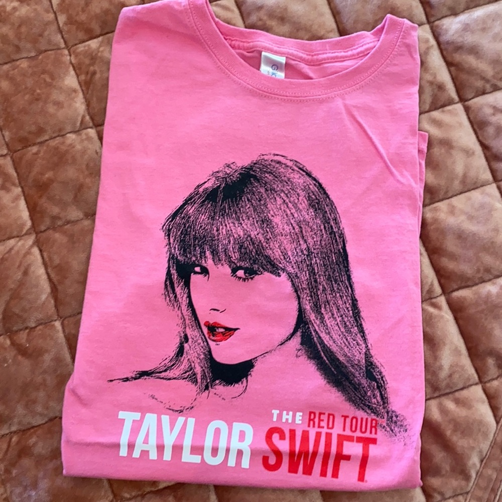 Official Taylor Swift Red Tour T-shirt 2013